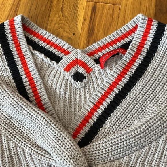 Signature8 Women’s Grey Knit Cross Front Sweater Size S - Picture 3 of 9